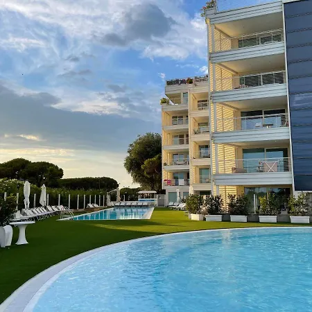 Hotel apartamentowy Marina Official
